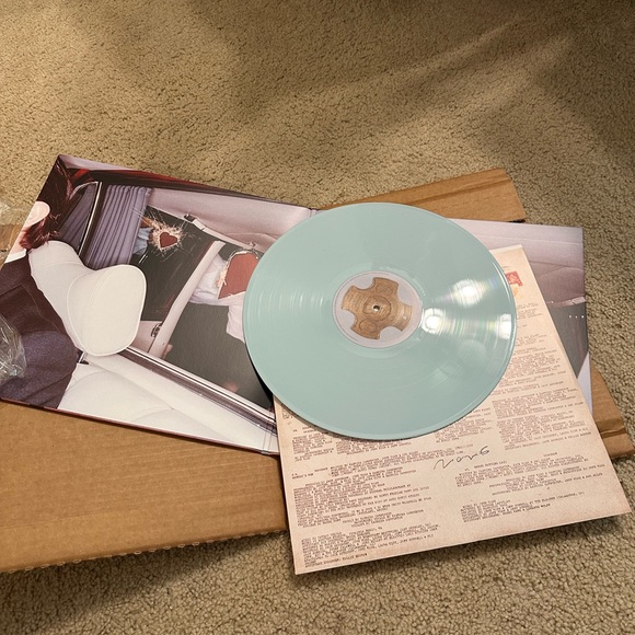 SIGNED Sabrina Carpenter Man’s Best Friend Vinyl - Picture 5 of 9